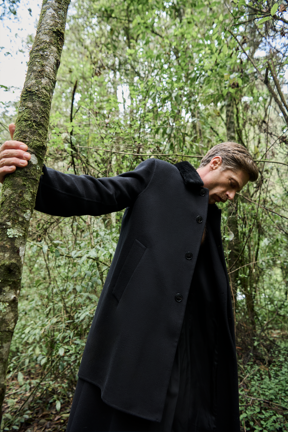Abrigo trench de cashmere con cuello desmontable de nutria